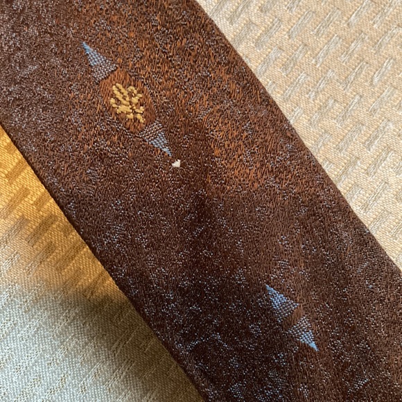 Vintage Men’s Skinny Tie - brown with subtle blue pattern and groovy emblem - Picture 1 of 7